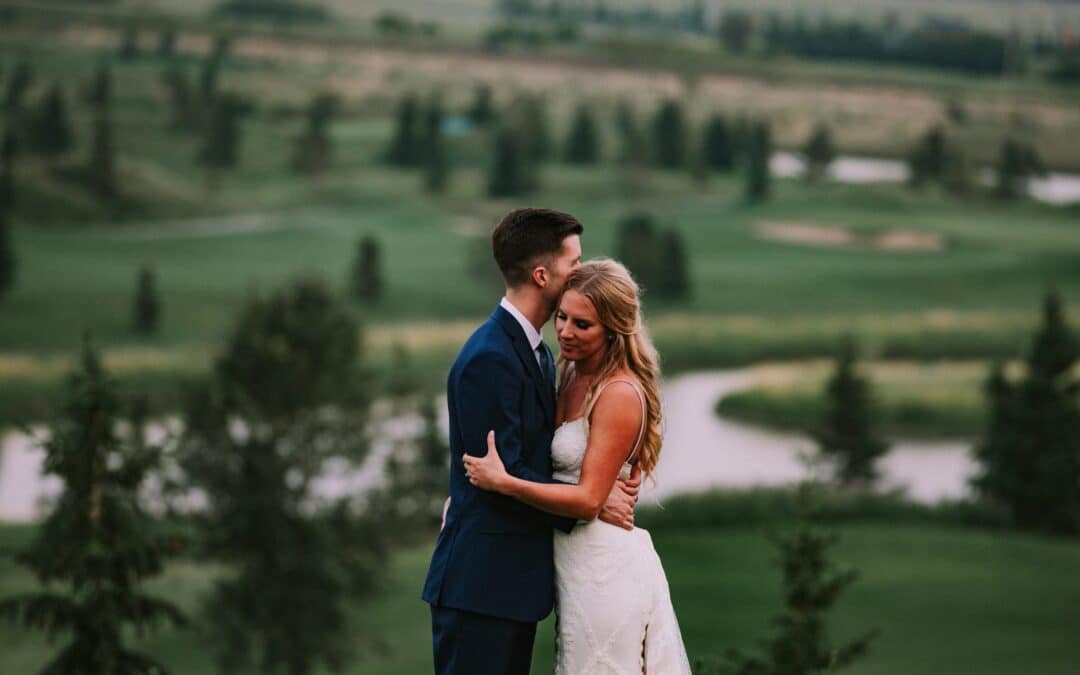 Katie & Dylan’s Sneak Peek – Edmonton Wedding Photos at the Quarry Golf Club